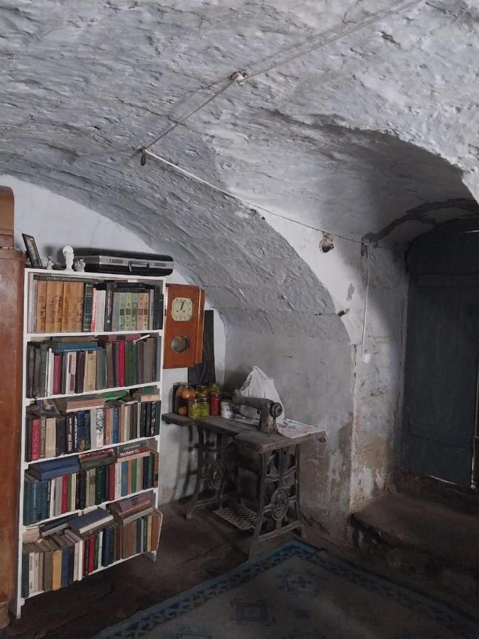Old Arch Hotel Gjoemri Buitenkant foto